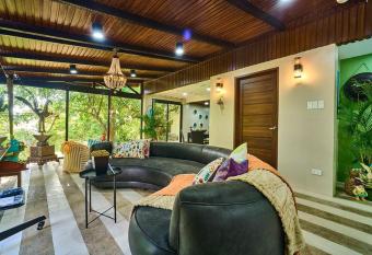 Cuatro Maya by ARAW Residences has rooms with a private hot tub