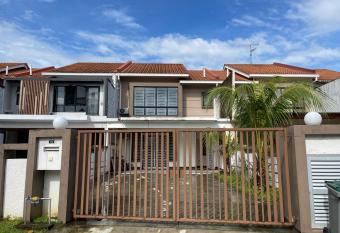 HOMESTAY TERATAK SAKINAH ii has Balcony rooms