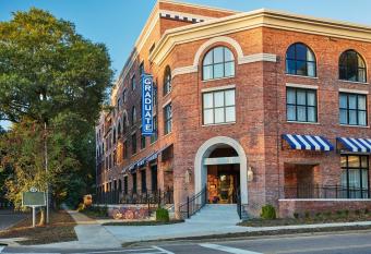 Graduate by Hilton Oxford has Balcony rooms