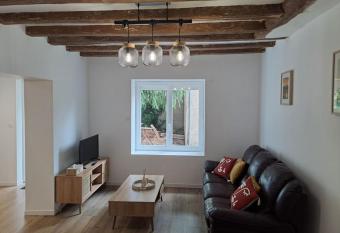 Maison - 4 pi  ces - 2 personnes has Balcony rooms