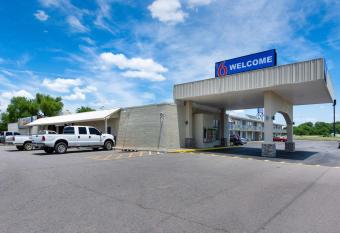 Motel 6 Van Buren. Ar allows 18 year olds to book a room