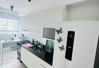 Apartamento com su  te has Balcony rooms