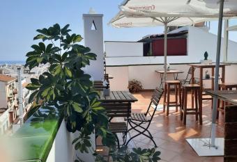 Hostal San Miguel has Balcony rooms