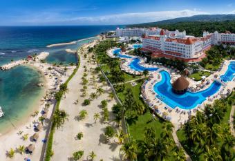 Bahia Principe Luxury Runaway Bay - Adults Only All Inclusive allows 18 year olds to book a room