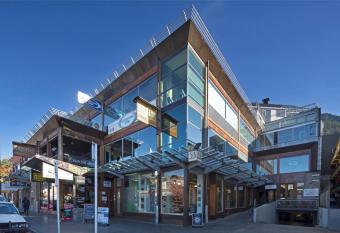 Shotover Penthouse & Spa by Staysouth has Balcony rooms