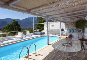 Mare Monte Small Boutique Hotel has Balcony rooms