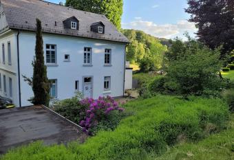 Ferienwohnung Landidyll, Whirlpool, Minipigs, Ponys, Familien has rooms with a private hot tub