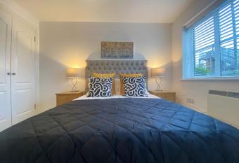 Relax 1 bed in central Oxford has rooms with a private hot tub