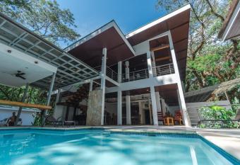 Nereus has Balcony rooms