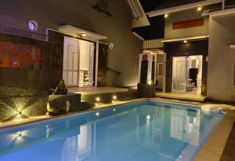 Two Na Private Villas has Balcony rooms