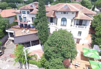 Hotel Ru  a has Balcony rooms