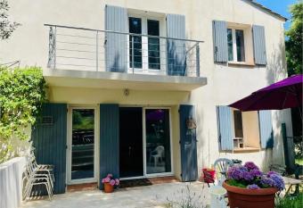 Maison de vacances pres de Plan d Aups Sainte Baume has Balcony rooms
