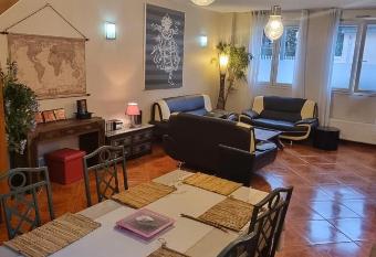 Maison de ville has Balcony rooms