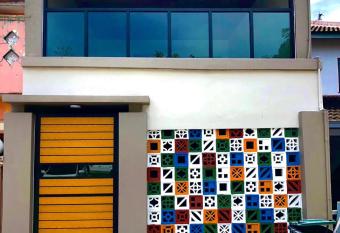 Kulai CJ Homestay has Balcony rooms