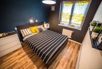 Nitra Glycerin Hostel allows 18 year olds to book a room