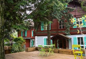 Le Chalet d Ouchy has Balcony rooms