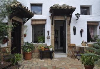 Casas Andrea La Cueva allows 18 year olds to book a room