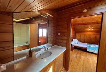 Entire home in Az  ia has Balcony rooms