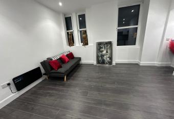 Architect designed meadows central apartment has Smoking rooms