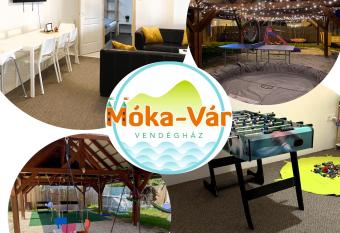 M  ka-V  r Vend  gh  z Dunakanyar has rooms with a private hot tub