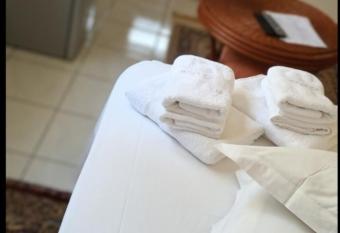 Chambre climatis  e has Balcony rooms