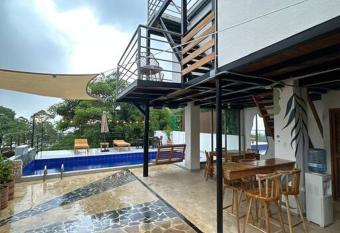 Chalet Axe has Balcony rooms