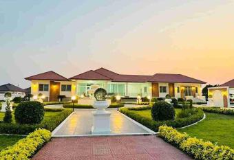 poolvillaburiram has Balcony rooms