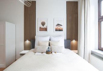 Goodliving Apartments Magdeburg allows 18 year olds to book a room