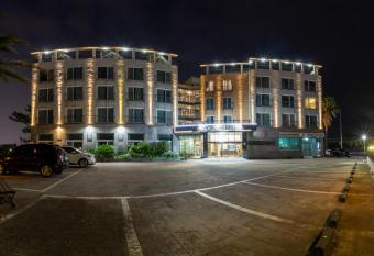 Jeju Aurora Hotel allows 18 year olds to book a room