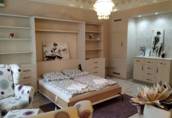 Kir  ly Apartman allows 18 year olds to book a room