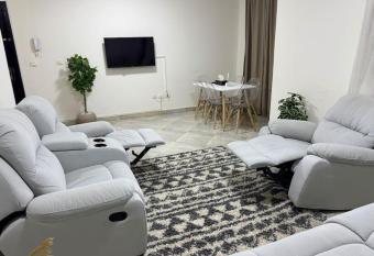 Luxury Apartment Dar Masr with Garden - New Cairo has rooms with a private hot tub