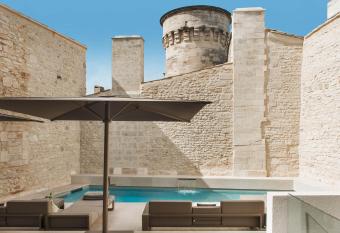 H  tel de Tourrel, Saint R  my de Provence, a Member of Design Hotels allows 18 year olds to book a room