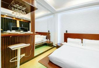 Movietelle by RedDoorz allows 18 year olds to book a room