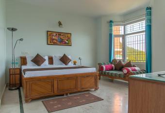 3BR-The Dock Holiday has Smoking/Balcony rooms