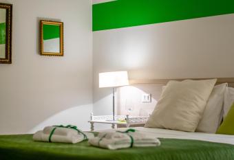 Marconi Rooms 1, 2, 3 Casa Stella allows 18 year olds to book a room