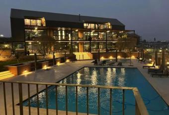Modern Retreat in Waterfall Midrand with Lagoon, Gym, Pool & Restaurant has Balcony rooms