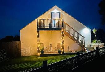 BallyweelyLodgeMourneMountainsHilltown has Balcony rooms