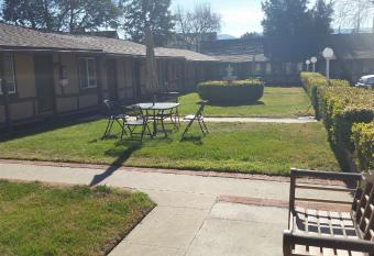 Viking Inn allows 18 year olds to book a room