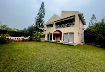Raichak Serene Bungalow with Breakfast by the Ganges has Balcony rooms