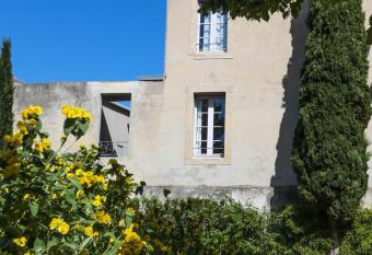 Maison Cote Square- Maison- Appartements- Suites has Balcony rooms