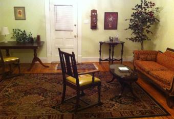 Brooks House Suites has rooms with a private hot tub