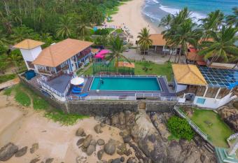 White VIlla Resort has Balcony rooms