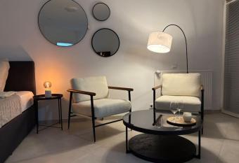 Sch  n & zentral in Buxtehude has Balcony rooms