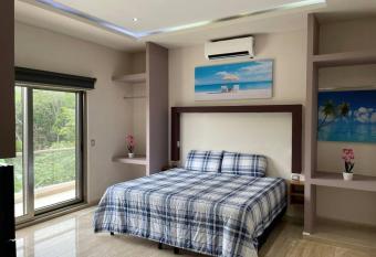 Habitaci  n 1 Cama King, Tulum Country Home, con Muelle de Pesca, Club de Playa, Alberca, Cenote y Campo de Golf, Akumal has Balcony rooms
