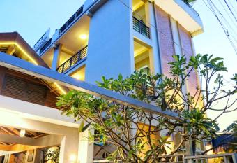 Neakru Guesthouse and Restaurant has Balcony rooms