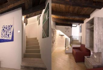 Residenze Portacastello has Smoking/Balcony rooms