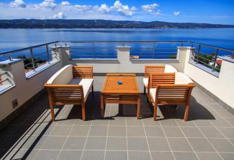 Nemira Sunny Apartments has Balcony rooms