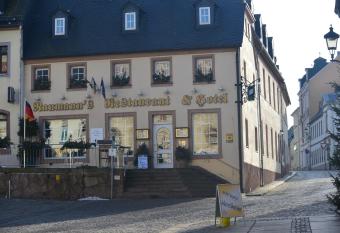 Naumann`s Hotel & Restaurant allows 18 year olds to book a room