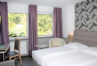 Hotel Erlenstegen allows 18 year olds to book a room