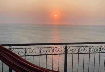 Apartamento frente al mar en el Rodadero allows 18 year olds to book a room